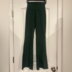 Offline by Aerie Elegant Dark Green Flare Leggings Size Extra Small